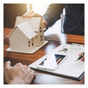 people discussing mortgage loans