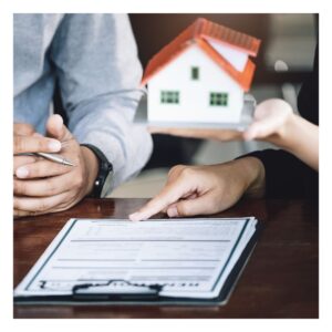 people discussing mortgage refinancing